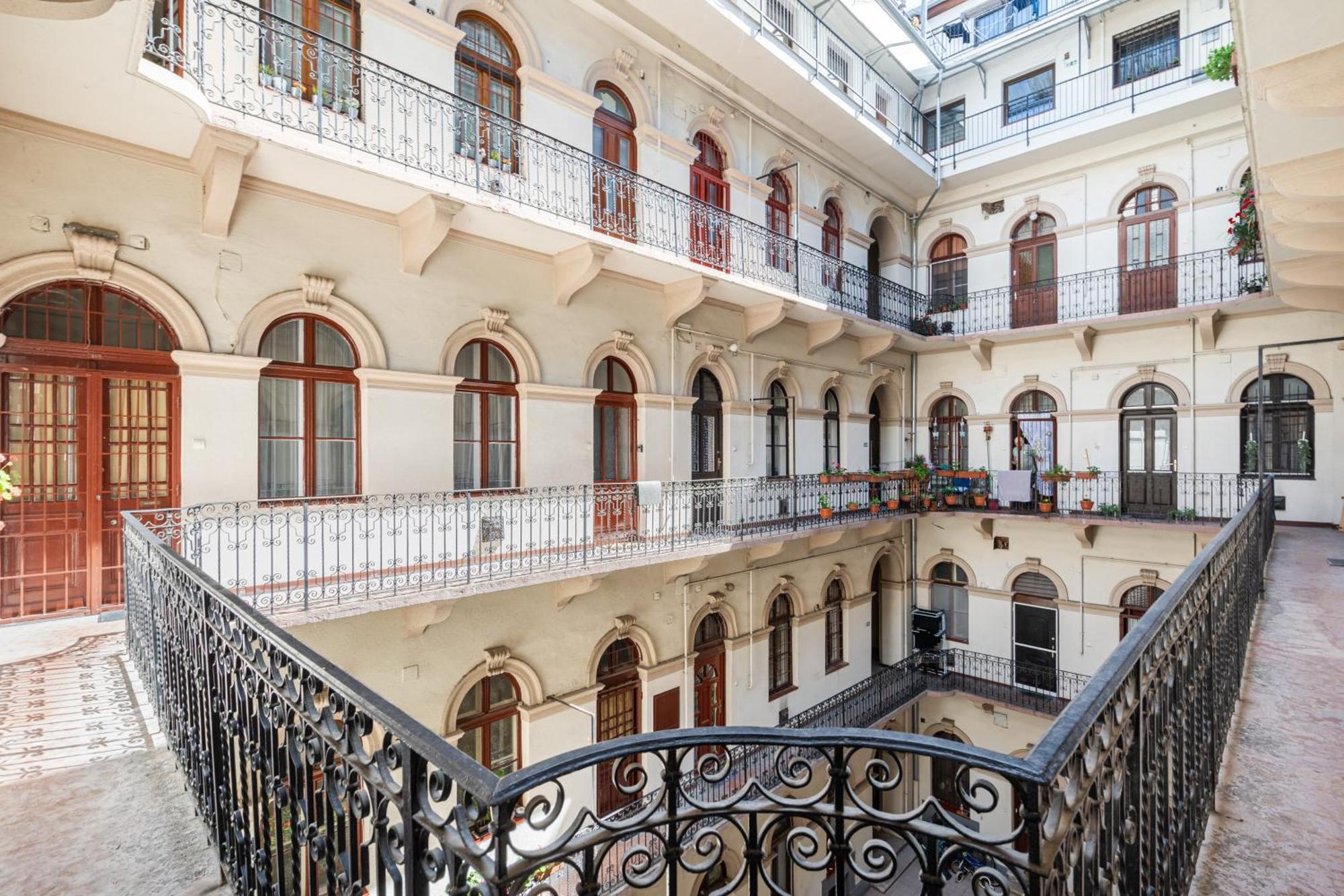 Cosmopolitan Studio - Chic Getaway In A Fancy Neighbourhood Budapeşte Dış mekan fotoğraf